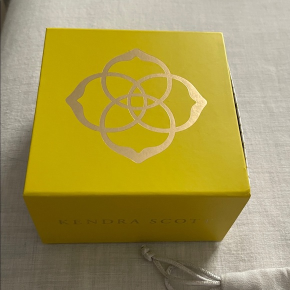 New Kendra Scott Alex Earrings in Cobalt Blue - Picture 6 of 7